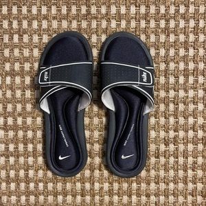 Nike slides